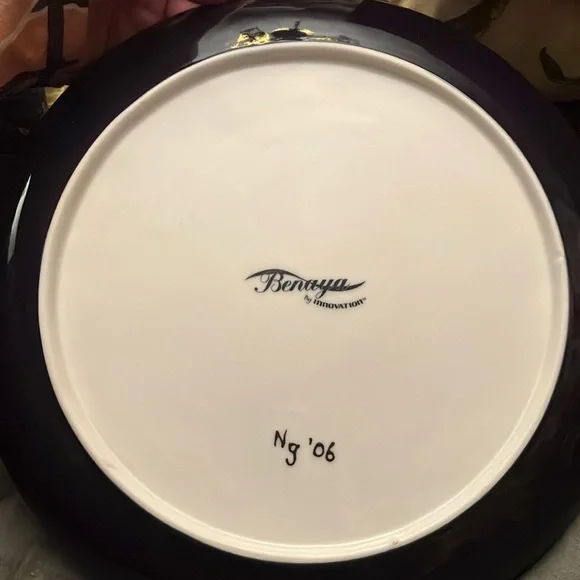 Beautiful & unique flower plate by Benaya by Innovative Ng ‘06. Gorgeous color❤️ - Picture 9 of 10